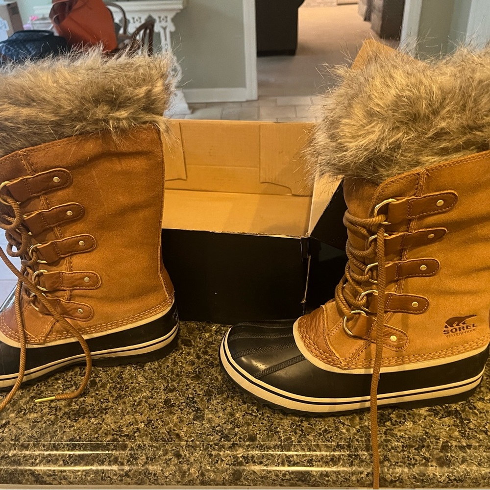 Sorel Camel Brown and Black Insulated Boots